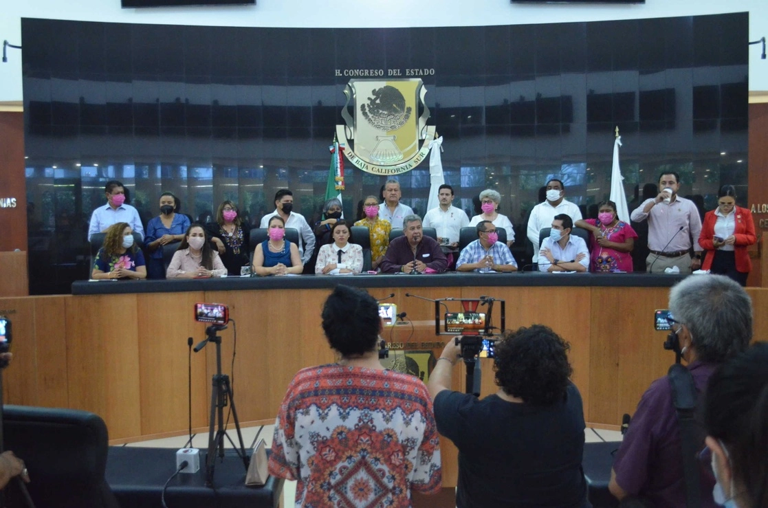 Los legisladores señalaron que hubo voluntad política, pues la propuesta fue aprobada por unanimidad. Foto Raymundo León