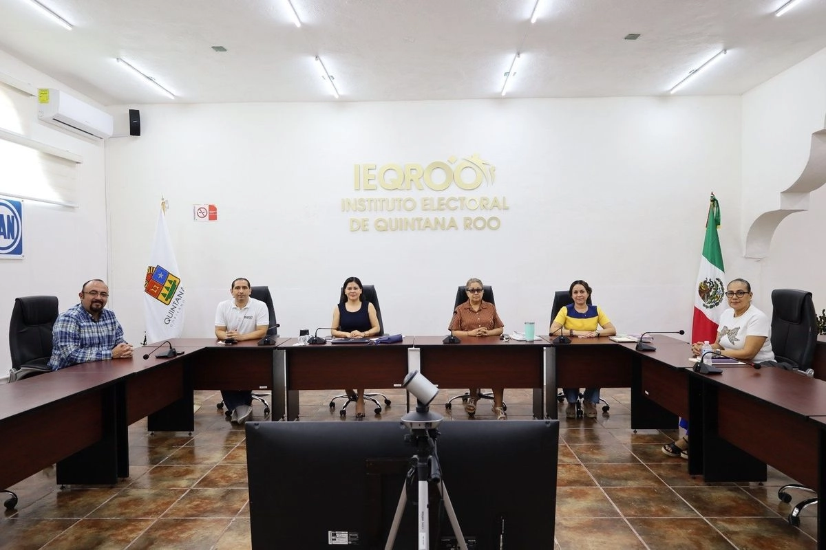 En sesión extraordinaria con carácter de urgente, integrantes del Consejo General para la elección de personas juzgadoras del IEQROO, revocó la constancia de mayoría y validez emitida a favor del ciudadano Iván Manuel Ayuso Osorio y declaró vacante el cargo.