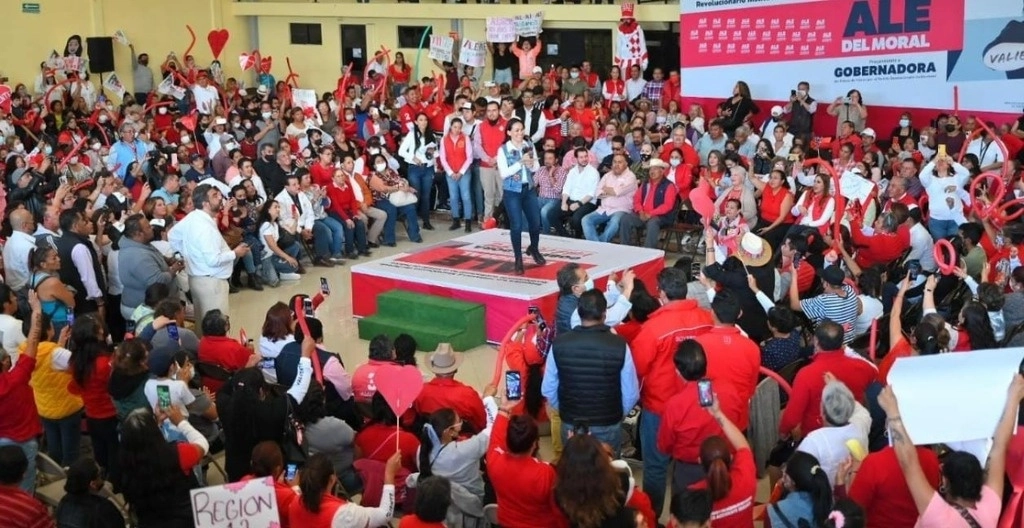 Alejandra del Moral Vela, ex candidata del PRI, durante un mitin en Edomex. Foto 'La Jornada' /Archivo