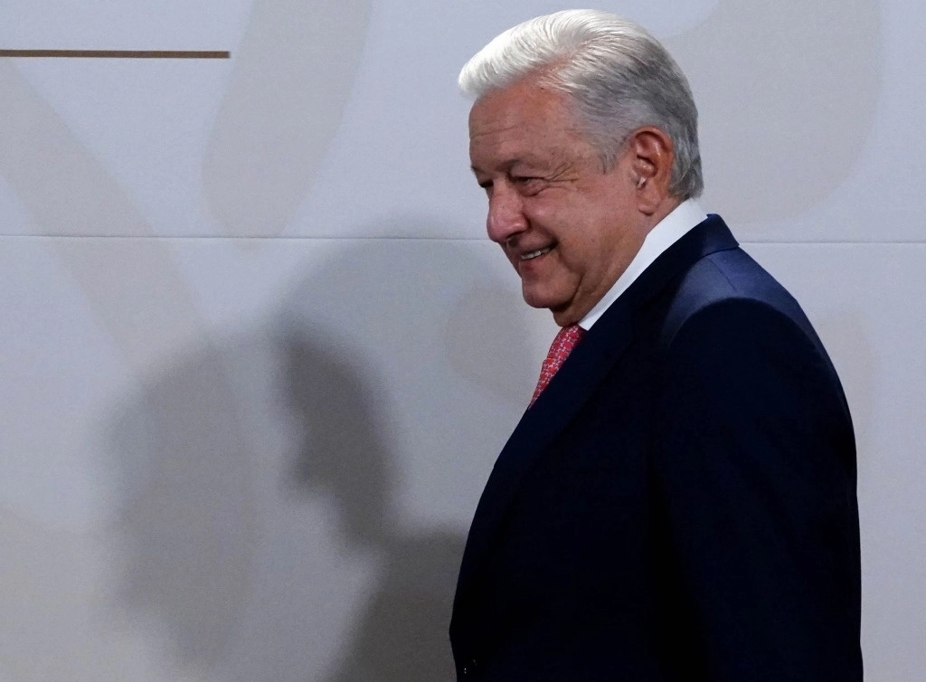 El presidente Andrés Manuel López Obrador subrayó que con el mecanismo de "La Clínica es Nuestra", que tendrá un presupuesto de 6 mil millones de pesos, se darán apoyos directos a comités locales para rehabilitar cada centro de salud, el 9 de abril de 2024. Foto Cuartoscuro