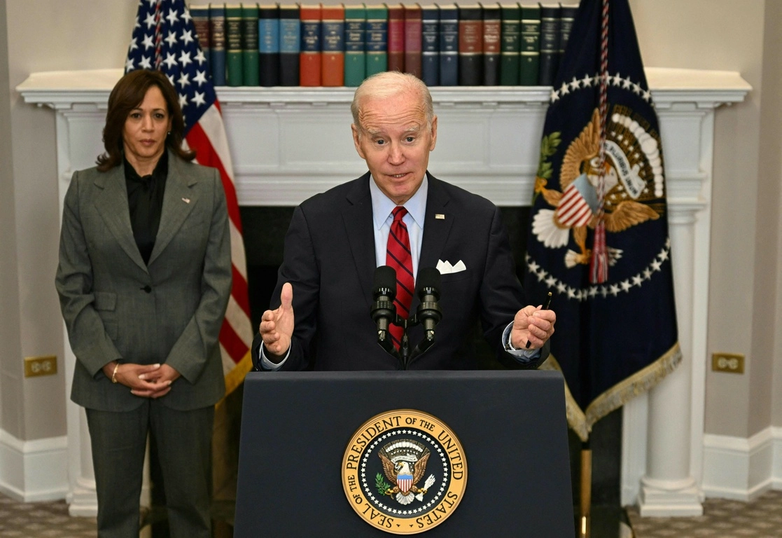 El mandatario Joe Biden, junto a su vicepresidenta, Kamala Harris, confirmó que visitará este domingo El Paso, Texas, al dar los detalles del plan migratorio. Foto Afp