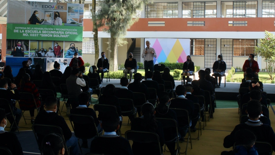 Alfredo Del Mazo anunció hoy que, a principios del año próximo, a partir de enero las escuelas estarán regresando a clases presenciales todos los días. Foto Javier Salinas Cesáreo