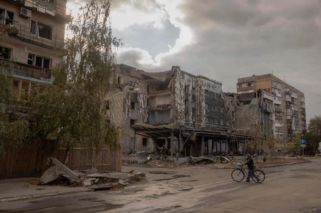 Edificios residenciales dañados por ataques aéreos rusos en Pokrovsk, en la región ucrania de Donetsk. Foto Afp