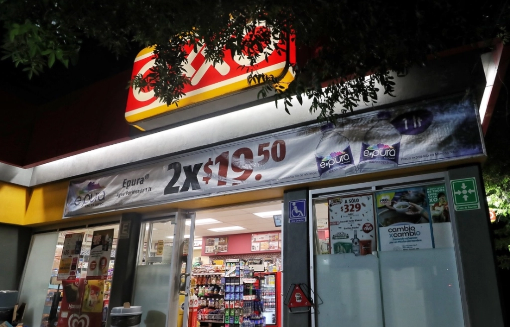 Una sucursal de Oxxo en la Ciudad de México. Foto Marco Peláez / Archivo