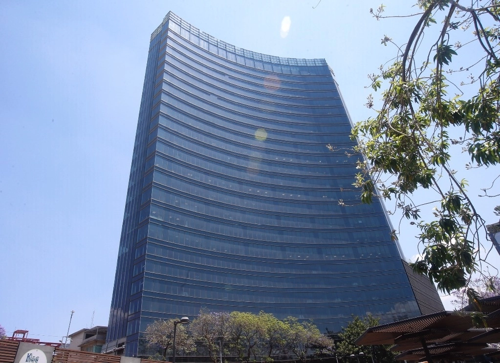 Edificio que estuvo ocupando la FGR, ubicadas en Insurgentes 20, en la Ciudad de México. Foto Guillermo Sologuren / Archivo