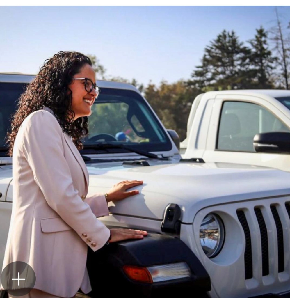 La alcaldesa hizo entrega a la Dirección de Seguridad Ciudadana, de las camionetas que tenían asignados las direcciones generales de la demarcación, incluida la camioneta Jeep que utilizaba la anterior titular de la citada alcaldía. Foto cortesía.