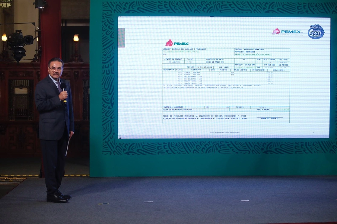 Octavio Romero Oropeza, director general de Pemex, informó las acciones que se han realizado en la presente administración para revertir los negocios, contratos y ventas de plantas en detrimento de la petrolera derivados de la reforma energética. Foto Cristina Rodríguez