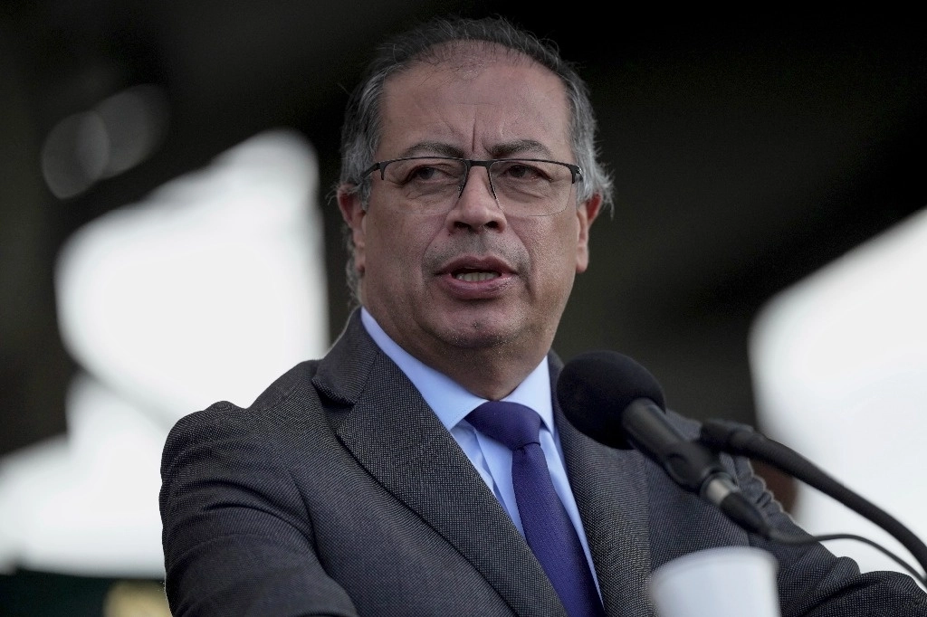 Con el anuncio, Petro se suma a algunos mandatarios locales que ya habían advertido que declararían el lunes como un día cívico para sus entidades. Foto Ap