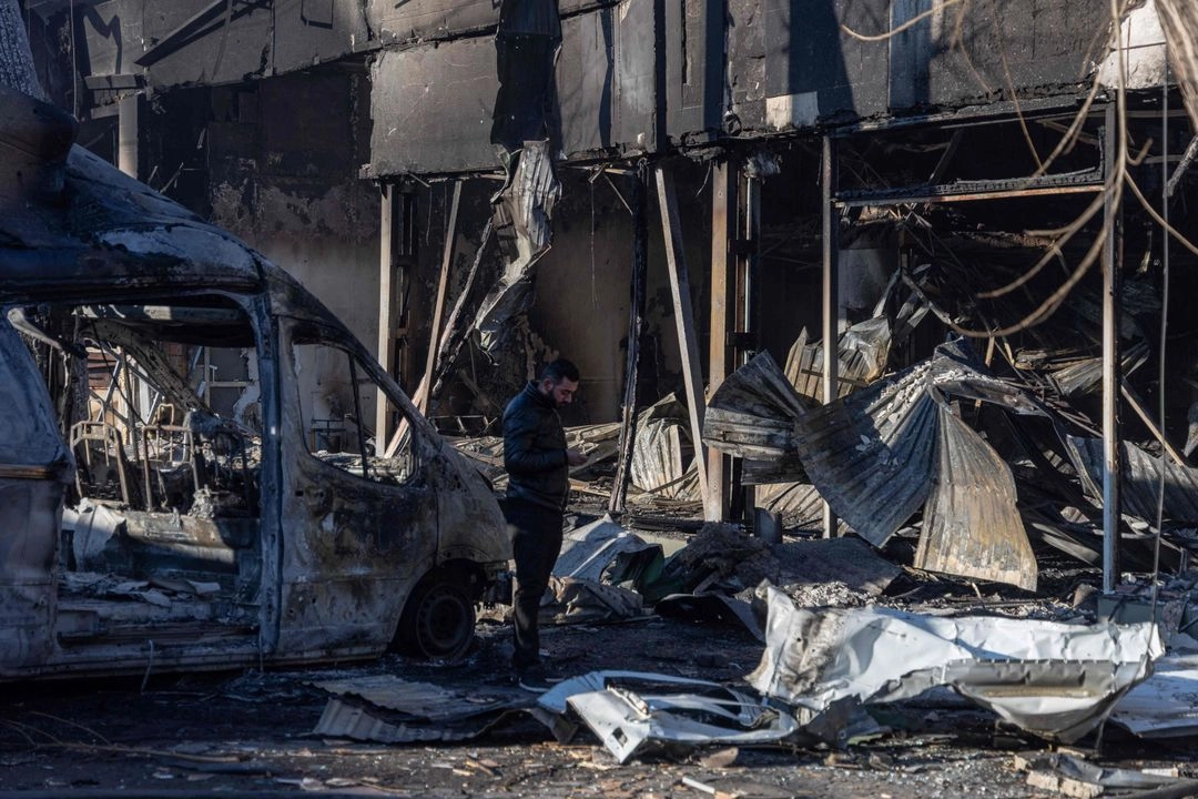 Escombros dejados tras un ataque con drones rusos en la ciudad de Odesa, Ucrania, el 8 de marzo de 2025. Foto 