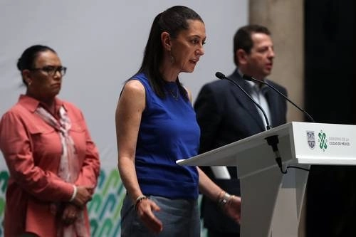 La jefa de Gobierno, al anunciar medidas de apoyo para la población, microempresarios y gente en condición vulnerable. Foto José Antonio López 