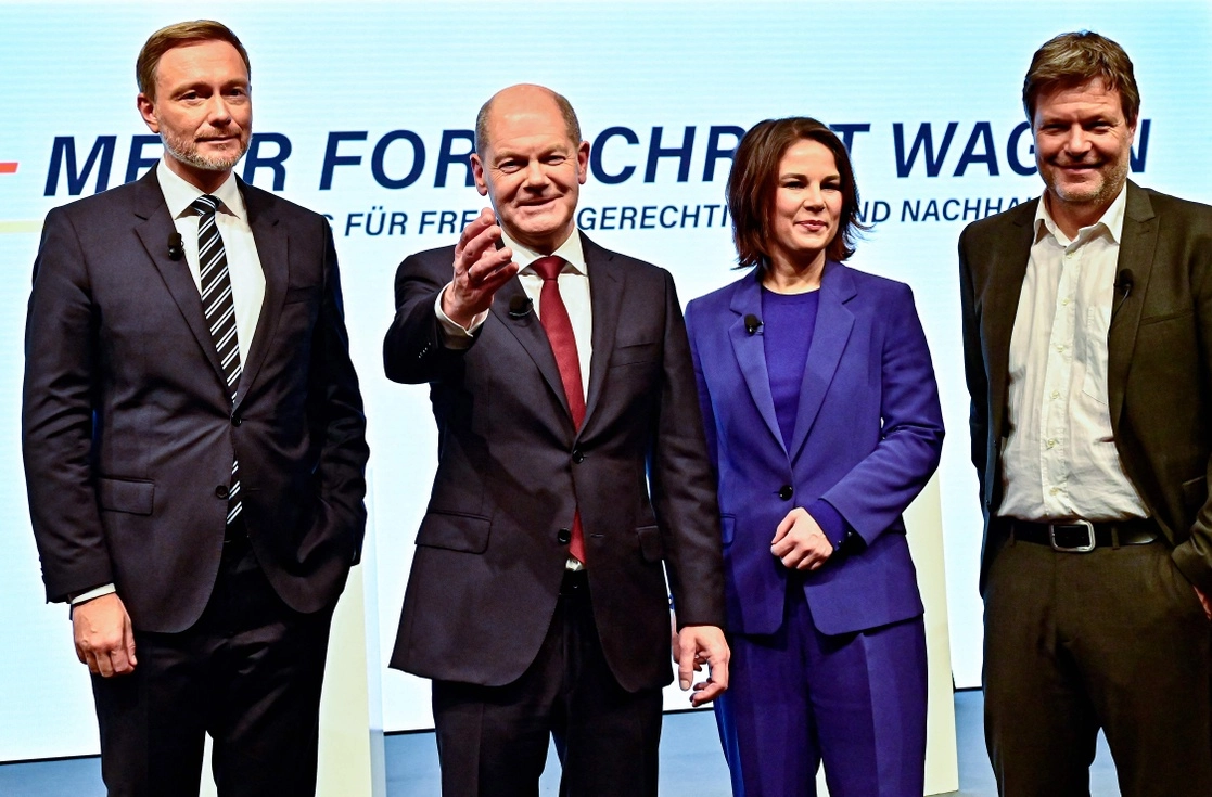 El dirigente alemán de centroizquierda, Olaf Scholz, dijo que tres partidos acordaron formar un nuevo gobierno que pondrá fin a la era de Angela Merkel, el 24 de noviembre de 2021. Foto Afp 