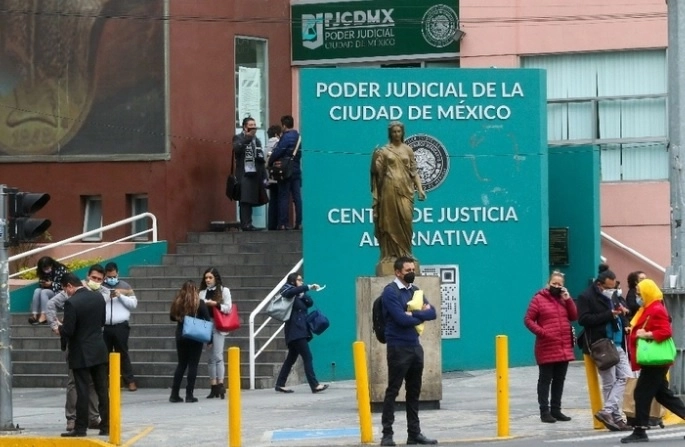 Los pagos por única vez aplicarán para el personal activo al 31 de mayo de este año y cuenten con más de seis meses en el cargo. Foto  Cuartoscuro /Archivo
