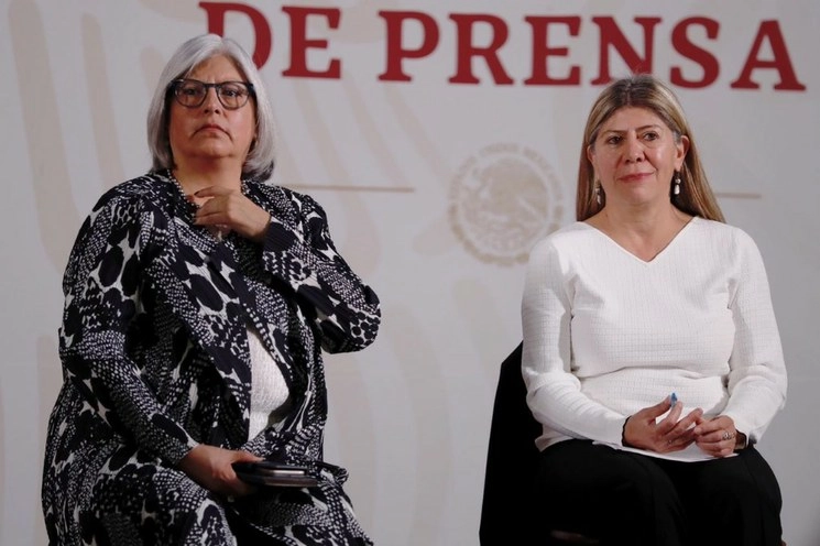 La secretaria de Economía, Graciela Márquez Colín, y Rocío Mejía Flores, coordinadora del programa Tandas para el Bienestar, durante la conferencia matutina, en el salón Tesorería del Palacio Nacional, en la Ciudad de México, el 5 de marzo de 2020. Foto Cristina Rodríguez