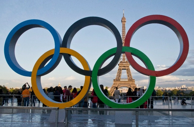 Ambas carreras, tanto de hombres como para mujeres, partirán de la explanada de Trocadero y tendrá una salida neutralizada que pasará por lugares emblemáticos como la Torre Eiffel, el Sena, Invalides y el Barrio Latino antes de dar la salida real a la prueba. Foto Ap / Archivo