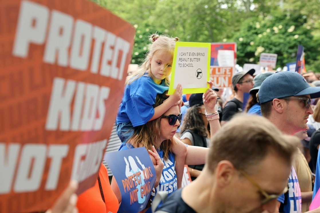 Protesta contra la violencia armada ayer en la Ciudad de Nueva York, EU. Foto Afp