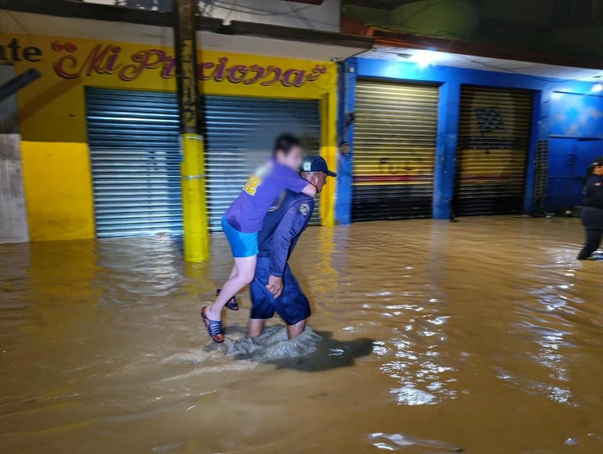 En redes sociales circula una convocatoria a una marcha en Veracruz el próximo 17 de octubre en memoria de los estudiantes desaparecidos tras las lluvias e inundaciones de los recientes días. Foto 
