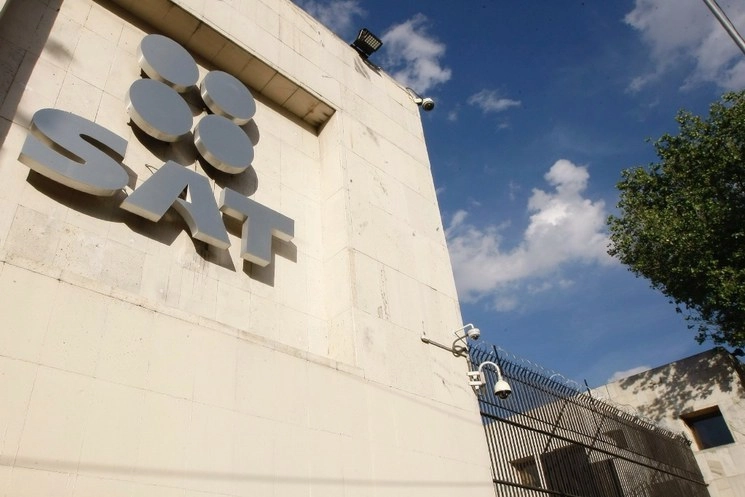 Sede del Sistema de Administración Tributaria en la capital del país. Foto Roberto García Ortiz / Archivo