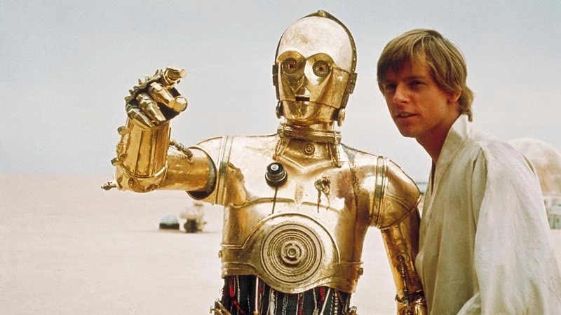 El actor Mark Hamill en su papel de Luke Skywalker junto a Anthony Daniels como 'C3PO', en la primera película de ‘Star Wars’ de 1977. Foto Europa Press