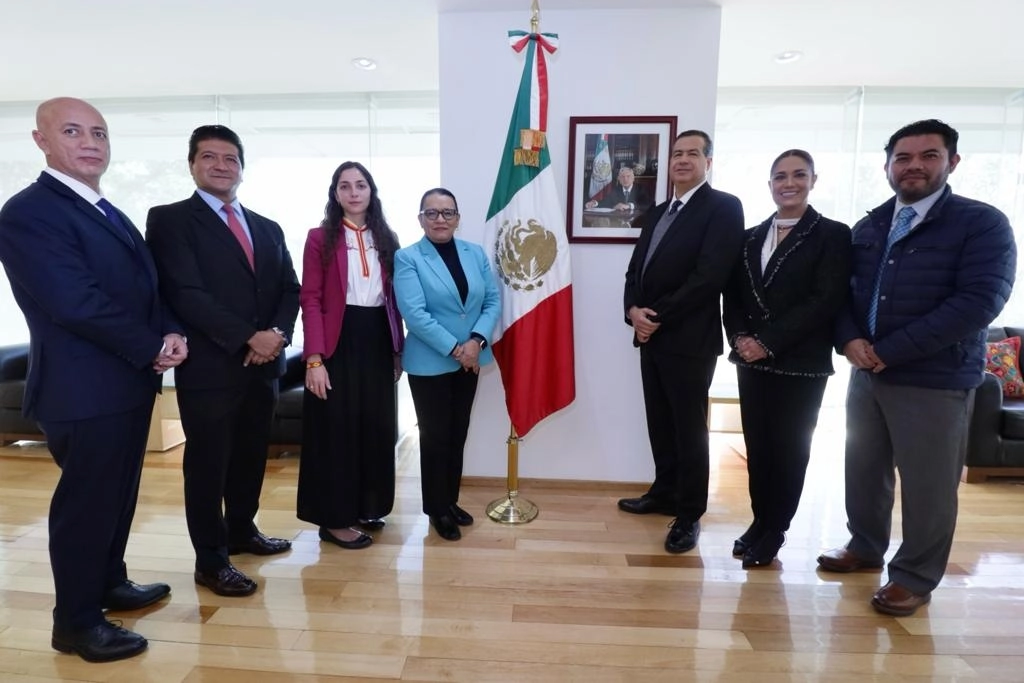 La titular de la SSPC, Rosa Icela Rodríguez (c,izq) tras anunciar los nuevos nombramientos en la dependencia. Foto SSPC