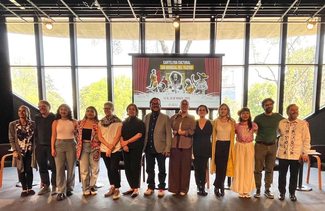 Autoridades de la Secretaría de Cultura federal y de Bellas Artes, posterior a una conferencia de prensa en la que se anunciaron las diferentes actividades por el Día Internacional del Teatro
