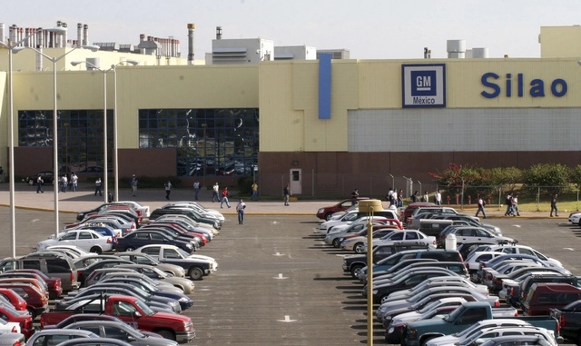 Los trabajadores de la General Motors, de Silao, integrarán un sindicato para obtener la titularidad del Contrato Colectivo de Trabajo que perdió la CTM, anunciaron representantes de Generando Movimiento. Foto Ap / Archivo