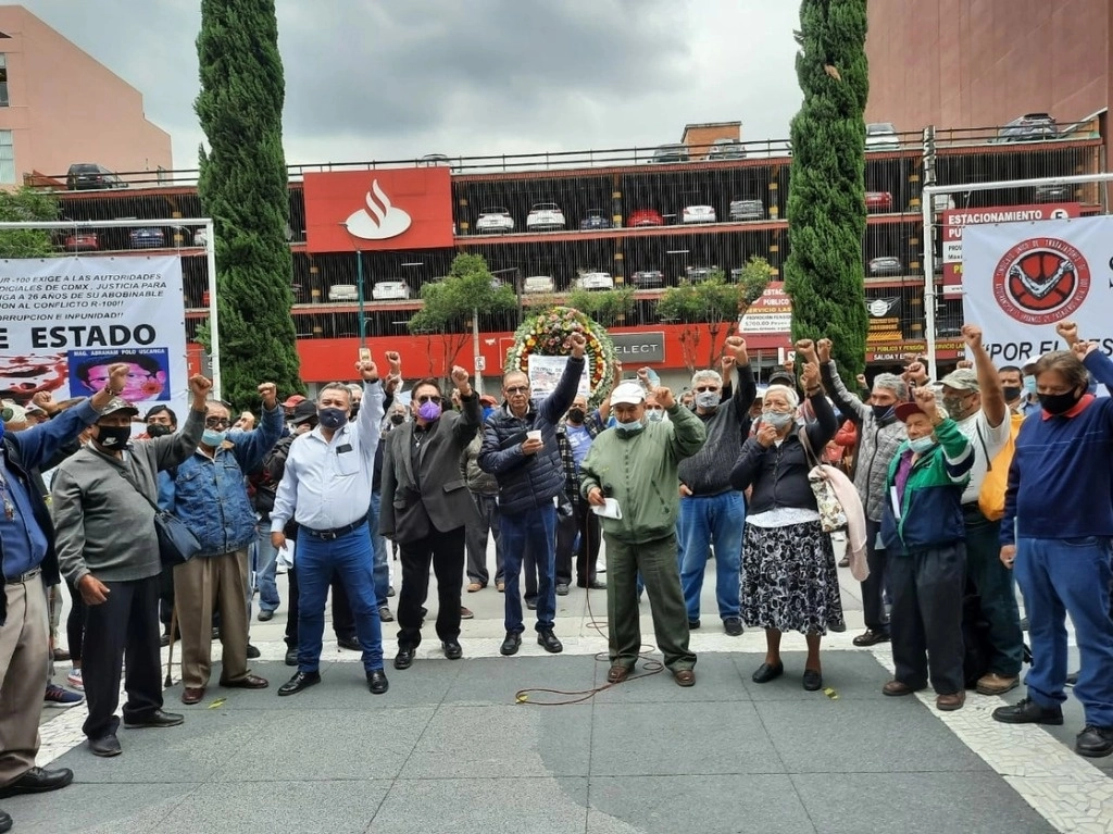 Las compañeras “siguen esperando el apoyo económico que por derecho les corresponde, toda vez que tienen en su poder una designación pendiente como beneficiarias ya que ese poder se los otorgó legalmente el Tribunal Federal de Conciliación y Arbitraje (TFCyA), por ser herederas de los trabajadores fallecidos”, agregó la Comisión. Foto  Bertha Teresa Ramírez/ Archivo 
