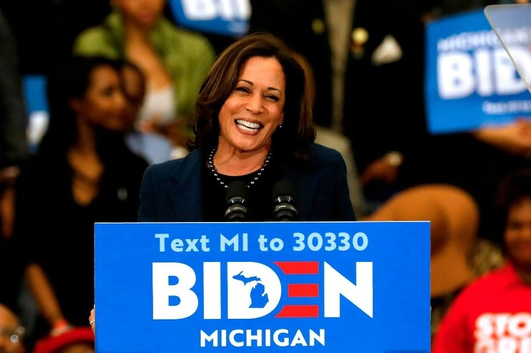 La senadora de California Kamala Harris durante un mitin de campaña en Renaissance High School en Detroit, Michigan, el 9 de marzo de 2020. Foto Afp