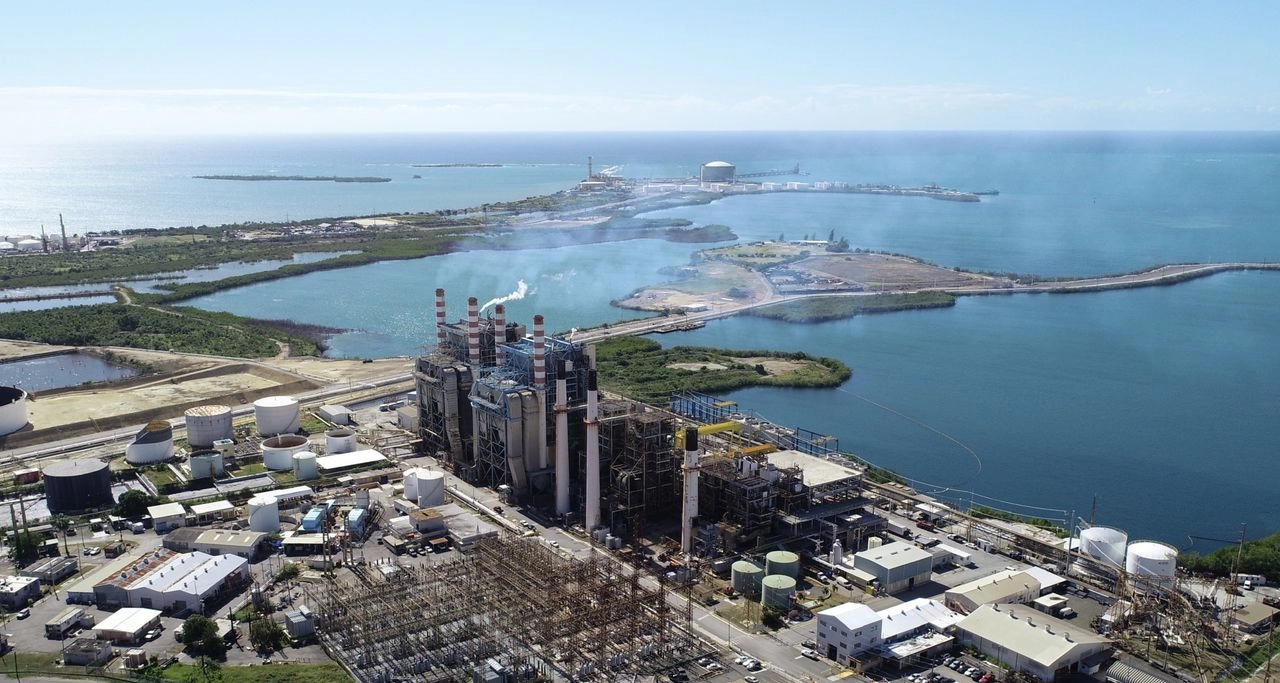 Planta de energía de la empresa Genera en Puerto Rico. Foto Tomada de X 