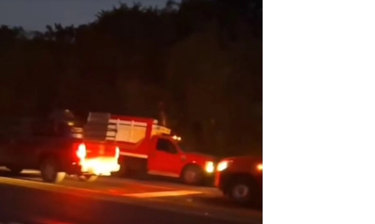 Una camioneta que transportaba a trabajadores agrícolas de Michoacán sufrió un accidente dejando como saldo un jornalero muerto y ocho lesionados. Foto 