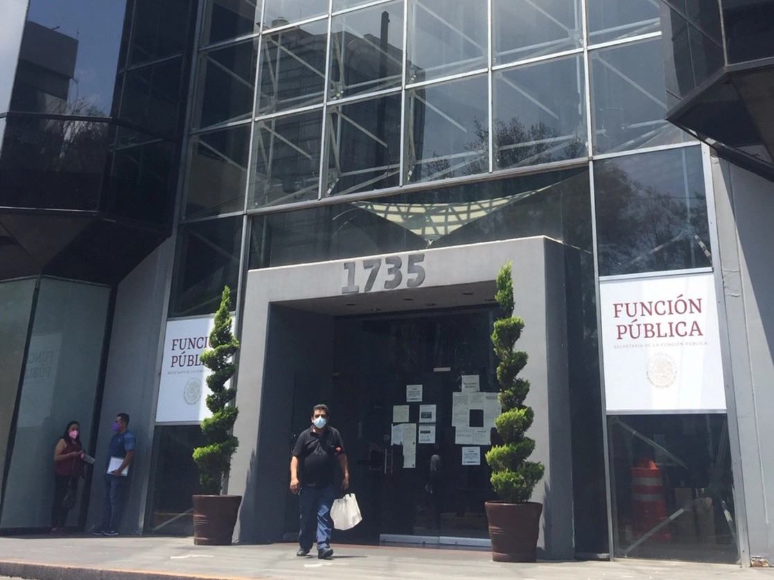 La Secretaría de la Función Pública (SFP) aplazó pare el 30 de julio el regreso de los empleados del gobierno federal a oficinas. Foto Guillermo Sologuren / Archivo