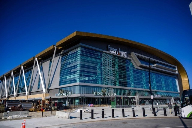 El Foro Fiserv, en Wisconsin, donde los demócratas estadounidenses realizarían su convención nacional. Foto Afp