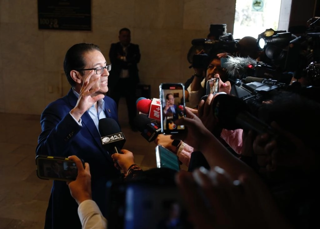 Sergio González, catedrático de la UNAM, es el primero en terminar el examen para consejero ciudadano del INE, en la Cámara de Diputados, en la Ciudad de México, el 7 de marzo de 2023. Foto José Antonio López