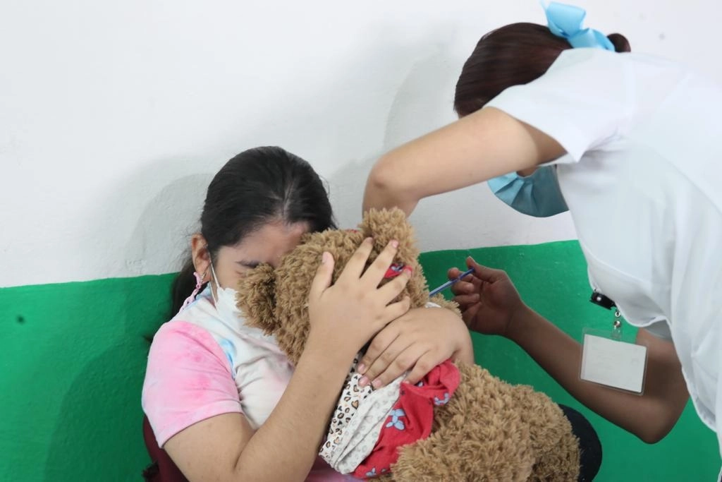 Se cuentan con 250 mil biológicos pediátricos Pfizer contra Covid-19 para segunda dosis de niños de 10 y 11 años. Foto Roberto García Ortiz