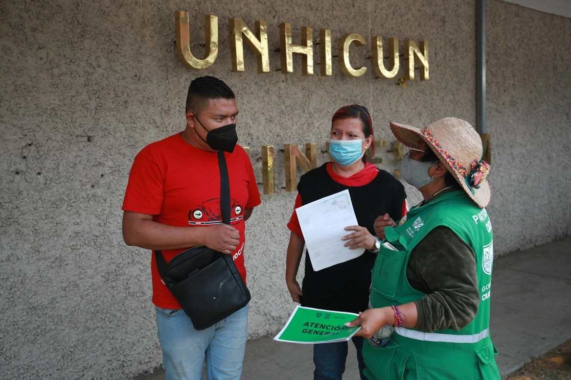 Aplicación de la vacuna anti Covid-19 en el Centro de Estudios Navales en Ciencias de la Salud (CENSIS), de la Marina, en la Ciudad de México. Foto Luis Castillo / Archivo