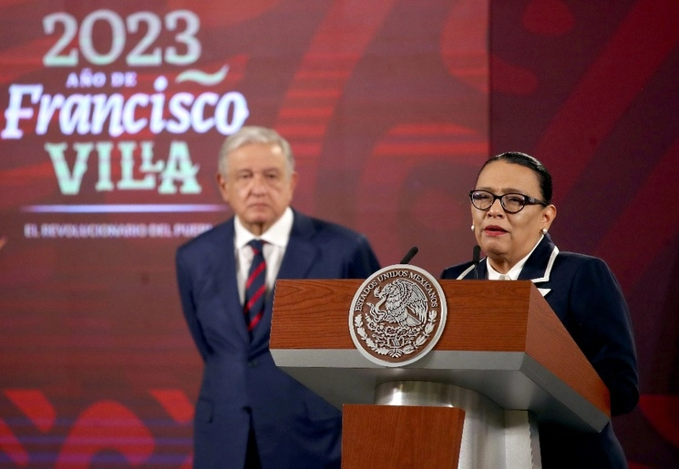 En la conferencia presidencial, la secretaria de Seguridad, Rosa Icela Rodríguez, señaló que se incluirá en el mecanismo de protección a los activistas en la búsqueda de desaparecidos que así lo soliciten, el 31 de mayo de 2023. Foto Yazmín Ortega Cortés 



