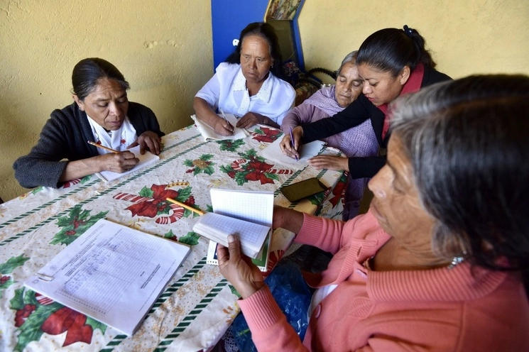La SEP cuenta con siete mil 359 mujeres asesoras voluntarias. Foto Cuartoscuro / Archivo