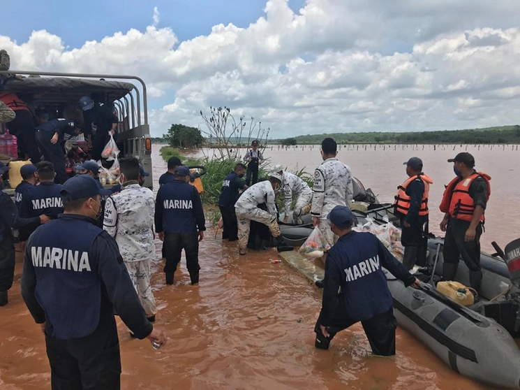 Personal federal apoyando a la población afectada. Foto cortesía Semar