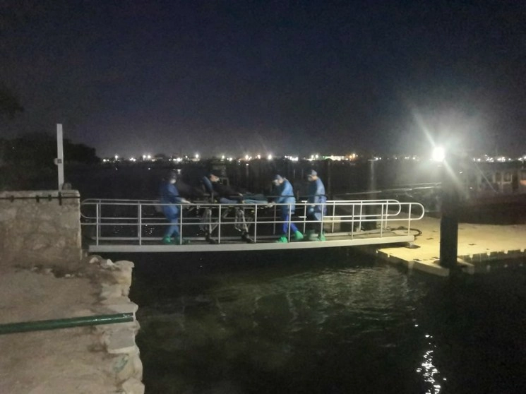 Imagen de la maniobra de traslado del pasajero. Foto Semar 