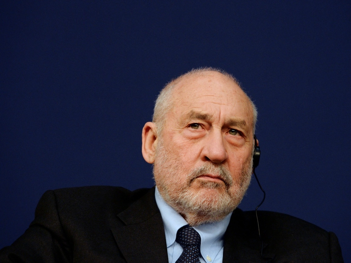 El premio Nobel de Economía se muestra a favor de terminar con los paraísos fiscales que existen en Europa. Foto Afp