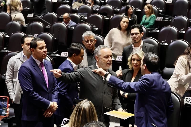 El diputado morenista Alfonso Ramírez Cuéllar se encaró con legisladores del Partido Acción Nacional. Foto 