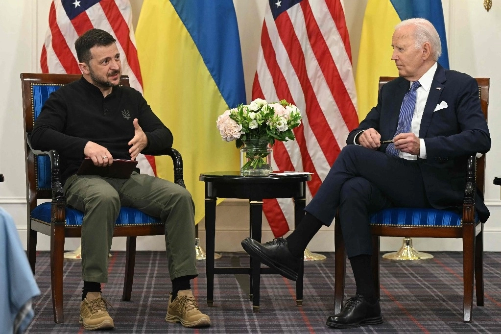 Volodymir Zelensky, presidente de Ucrania y su par estadunidense, Joe Biden, se reunirán de nuevo en la Cumbre del G-7 tras su reciente encuentro en París, Francia. Foto Afp