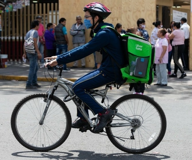 México es, después de Brasil, el país con más trabajadores en las plataformas; el IMSS estima más de 500 mil trabajadores, tan sólo 250 mil serían de reparto. Foto Pablo Ramos / Archivo 