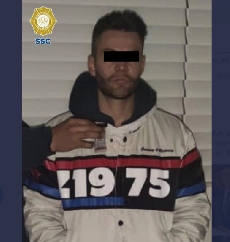 Vecinos denunciaron que el sujeto realizaba fiestas a altas horas de la noche en un inmueble de la colonia, se veían personas armadas y se amedrentaban a vecinos. Foto @SSC_CDMX