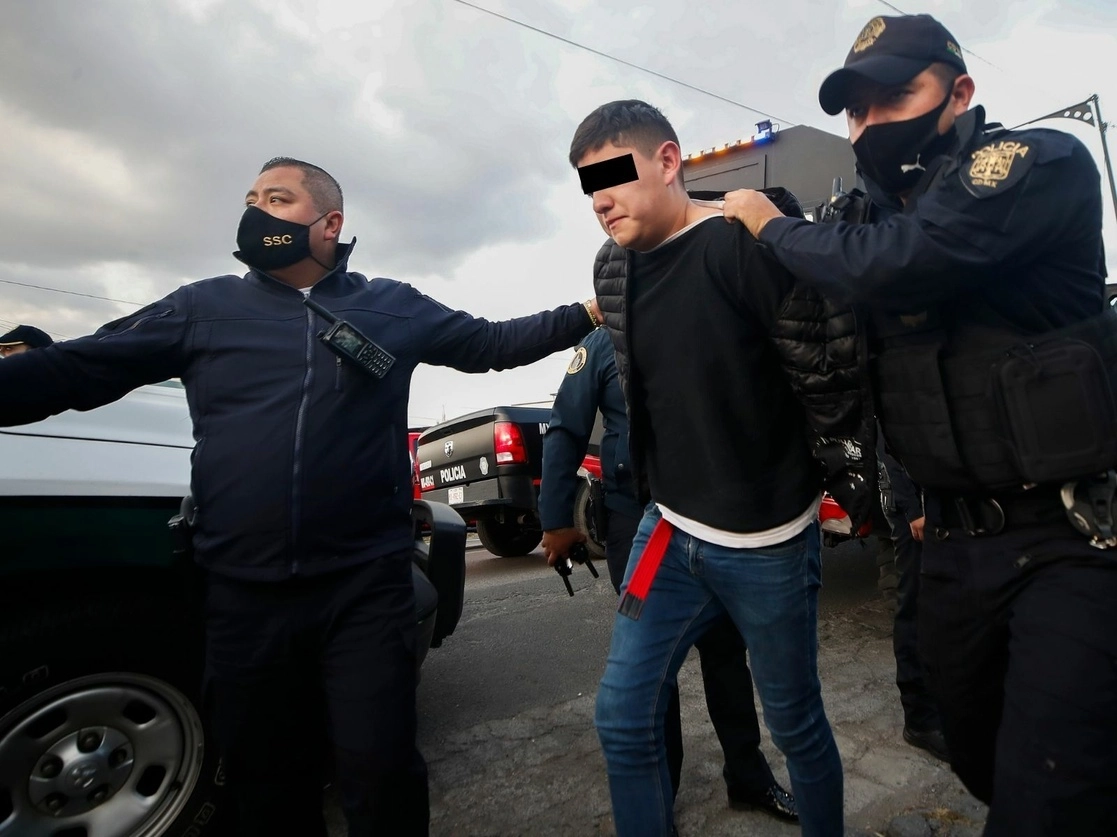 El hermano y tío, de Isabel y Flor, fue quien las identificó a pesar de que presentaban golpes y laceraciones con el arma blanca. Foto Víctor Camacho
