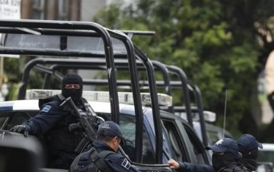 Policías del Estado de México durante un operativo. Foto Alfredo Domínguez / Archivo