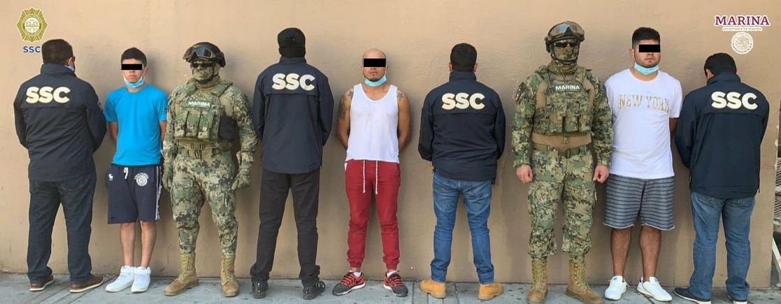 Tres hombres, presuntos miembros del grupo delictivo que lidera Lenin Canchola, fueron detenidos en Acapulco, informó el jefe de la policía capitalina, Omar García Harfuch, el 12 de febrero de 2021. Foto tomada del Twitter de @OHarfuch