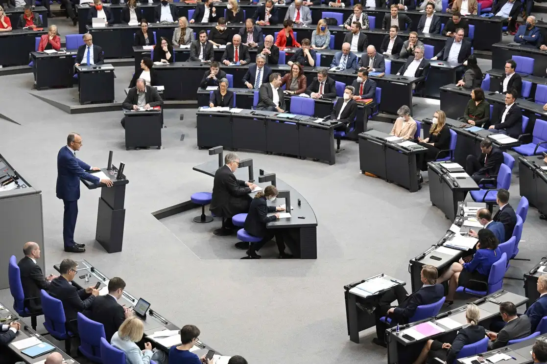 El gobierno de coalición alemán y el grupo conservador de la oposición CDU/CSU acordaron la creación de un fondo especial de 100 mil millones de euros para el Ejército de Alemania. Foto Afp / Archivo