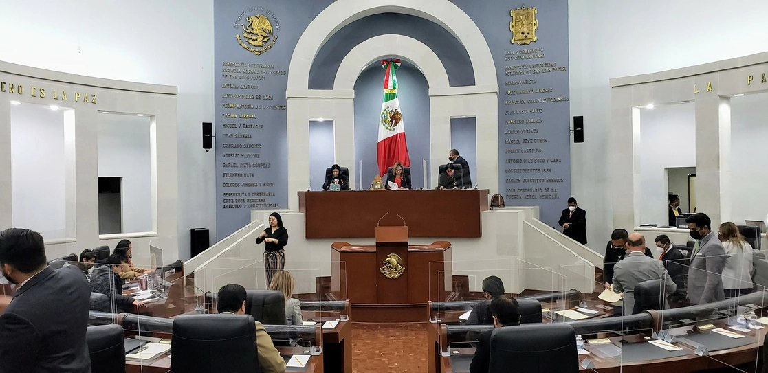 El dictamen fue aprobado en el en sesión ordinaria del pleno del Congreso de San Luis Potosí, con 24 votos a favor y uno en contra, el 18 de noviembre de 2021. Foto tomada de www.facebook.com/congresoedoslp