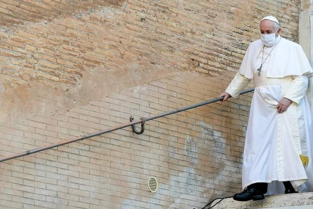 “Las personas homosexuales tienen derecho a estar en una familia. Son hijos de Dios”, dijo el Papa Francisco. Foto Afp