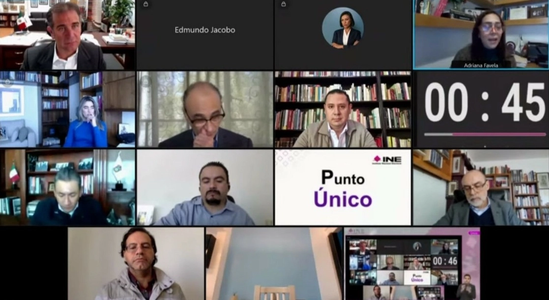 Los consejeros del INE durante la sesión extraordinaria realizada el 30 de diciembre de 2021. Imagen tomada de la transmisión en vivo a través del canal de Youtube de INETV